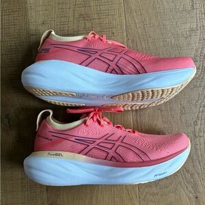Almost new women’s ASICS gel nimbus 25. Size 10